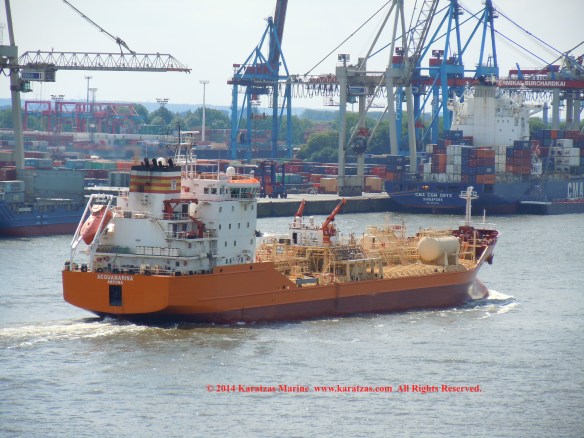 Stainless Steel Tanker MT Acquamarina (12,000 DWT,  20 Segregations, Cargo Tanks, Cargo Manifolds) Hamburg Port Call in May 2014