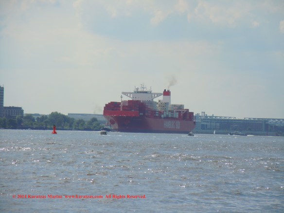 Post-panamax Containership MV 'CAP SAN MARCO' (9,700 TEU, built in 2013); Hamburg Port Call in May 2014