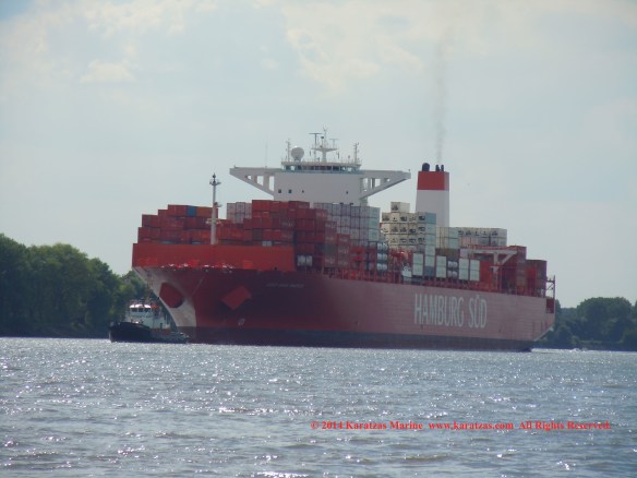 Post-panamax Containership MV 'CAP SAN MARCO' (9,700 TEU, built in 2013); Hamburg Port Call in May 2014