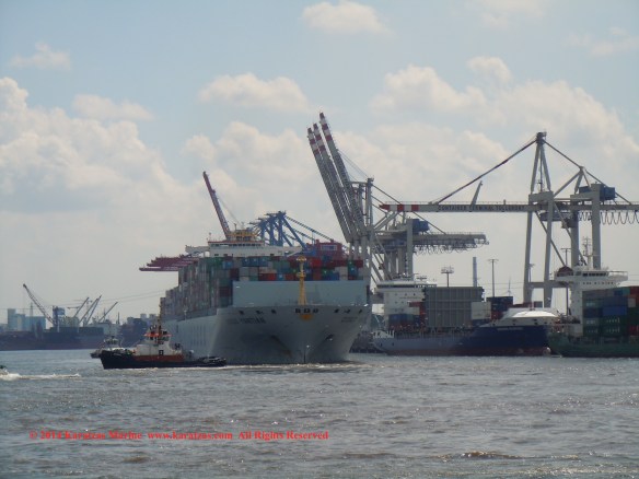 MV 'COSCO YANTIAN' 9,500 TEU Post-panamax containership built in 2006; Hamburg 2014