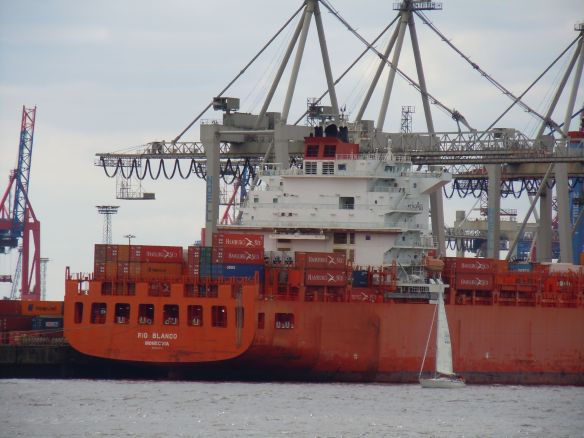 MV 'RIO BLANCO' (5,905 TEU, Post-panamax, fully-cellular Containership, built in 2009)